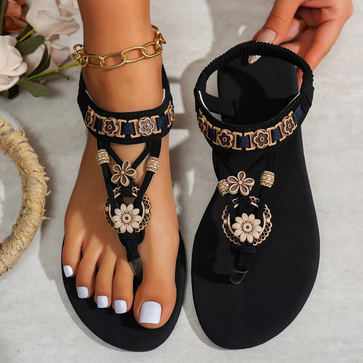 Women's fashionable round toe clip toe bohemian style one-piece elastic flat sandals